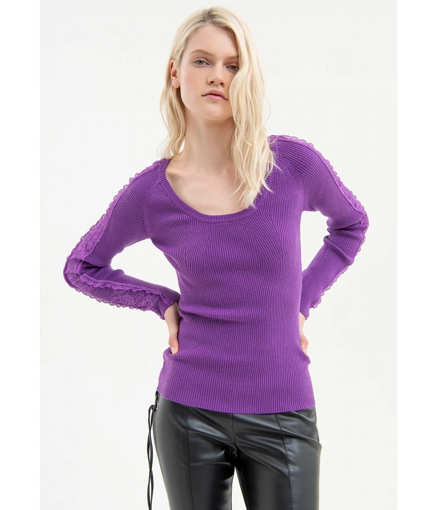 MAGLIA A COSTINE MANICHE DETTAGLI PIZZO MAGLIA A COSTINE MANICHE DETTAGLI PIZZO