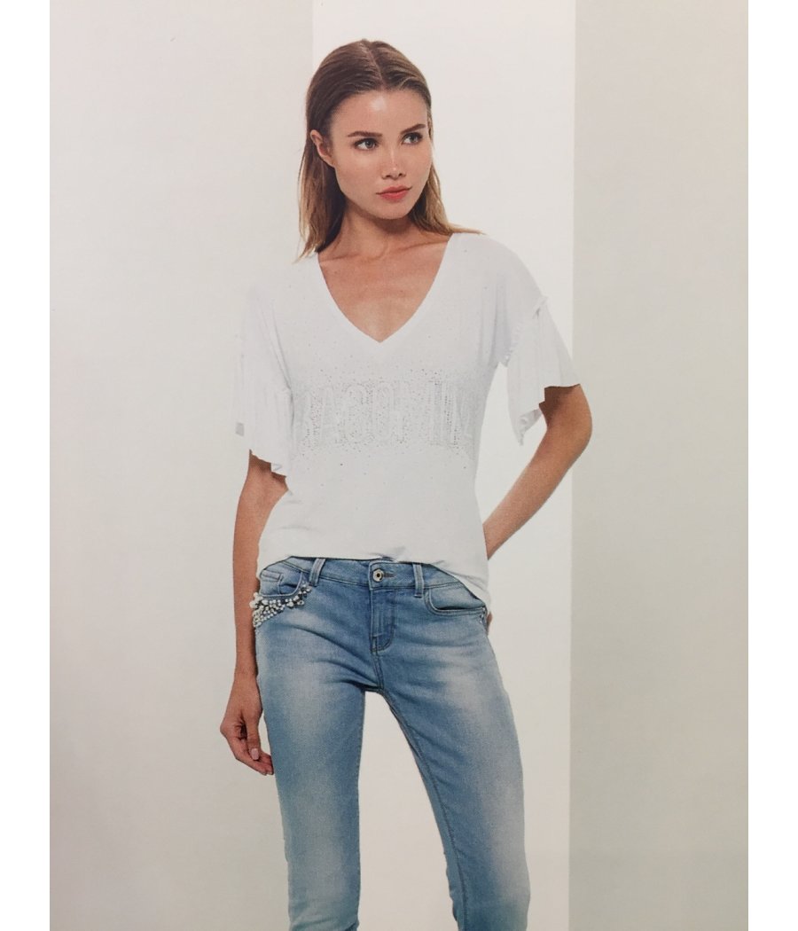 T-SHIRT AMPIA SCOLLO V STRASS SCRITTA
